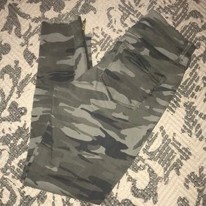 Camo mid rise stretch ankle leggings